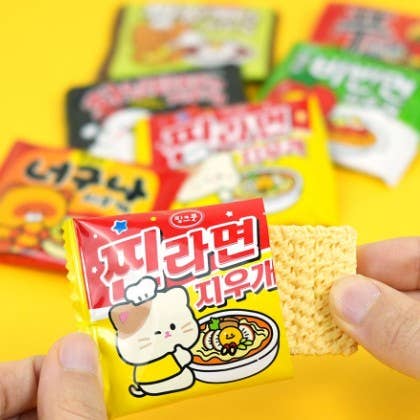 K -Ramen Shape Earaser (Random)